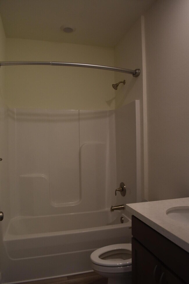 Building Photo - 173 Picnic Pl