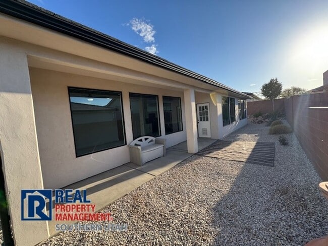 Building Photo - Home in Desert Vista at Desert Canyon