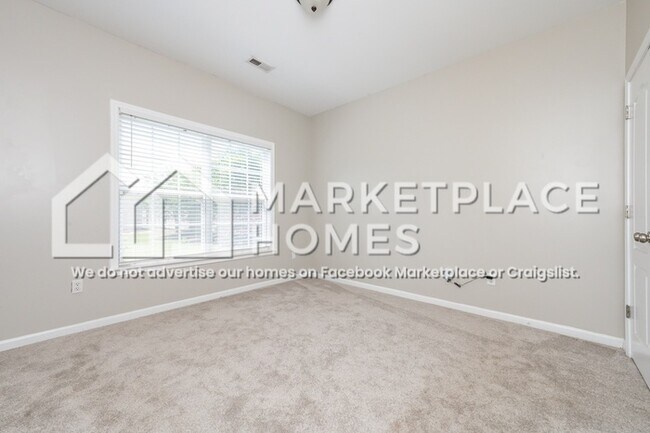 Building Photo - 102 Berwick Ct