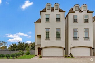 Building Photo - 11120 Savannah Oaks Ln