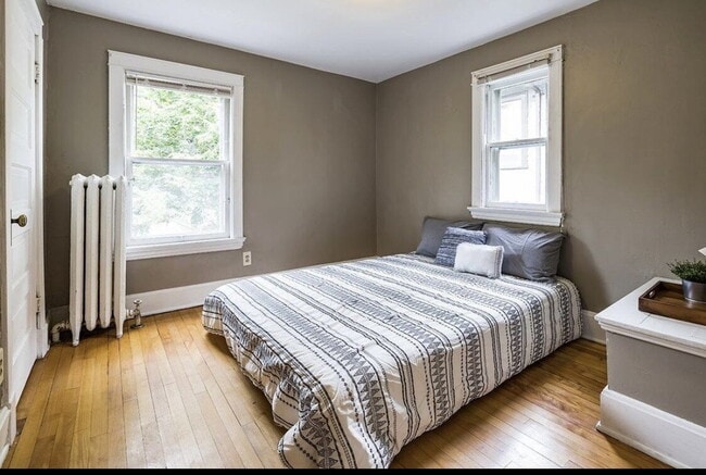 Building Photo - 3 Bedroom + Den in Minneapolis