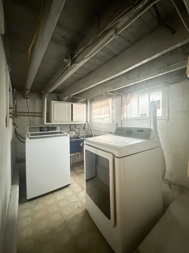 Building Photo - Charming 3Bed/1.5Bath in Hampden