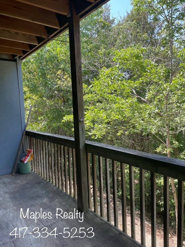 Building Photo - 2 bedroom / 1 bathroom apartment