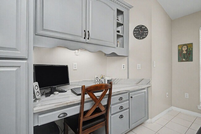 Building Photo - FIVE Bedroom Home in Bluewater Bay