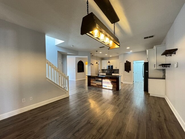 Building Photo - Spacious 4-bedroom, 3-bath POOL home in Cypress Springs! Pool Service INCLUDED!