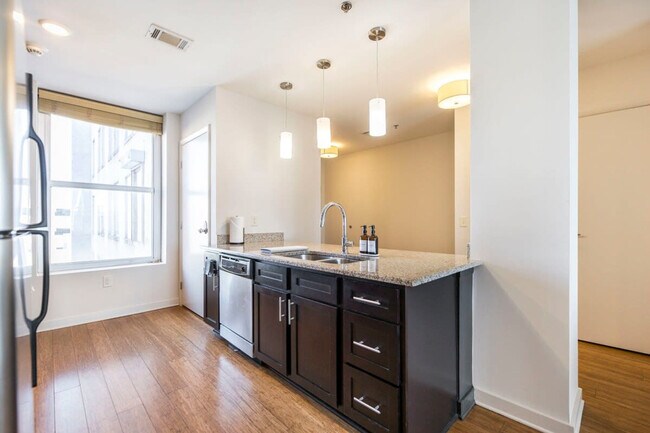 Building Photo - 401 Cherry St