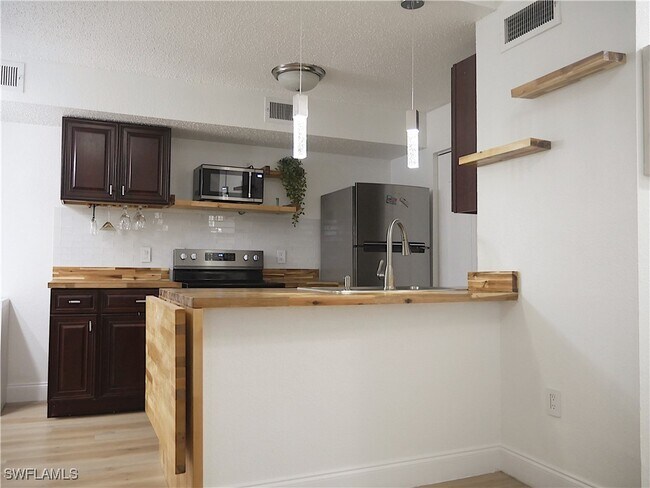 Building Photo - 12551 Equestrian Cir