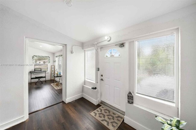 Building Photo - 600 SW 10th St