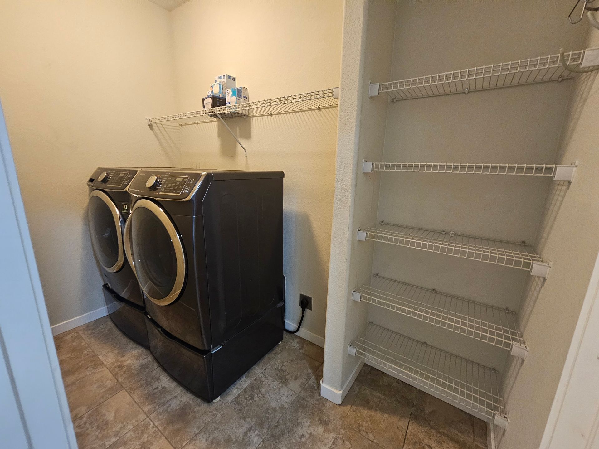 Building Photo - 1350 Alveston St