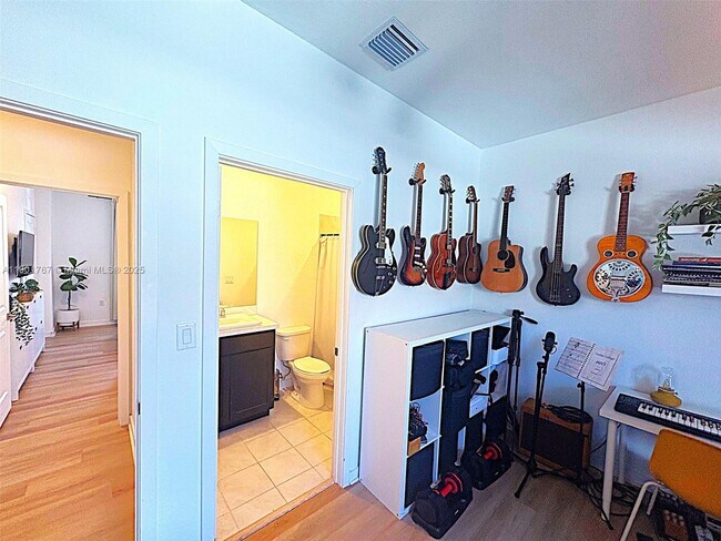 Building Photo - 476 NE 5th St