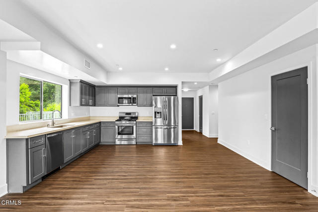 Building Photo - 2000 Lake Ave