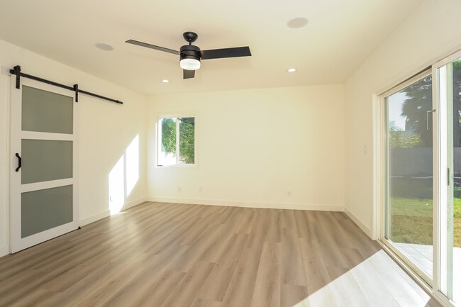 Building Photo - 5826 Jamieson Ave