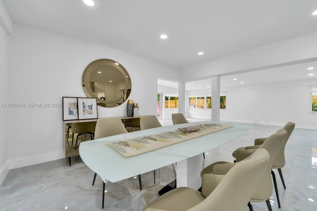 Building Photo - 200 N Hibiscus Dr