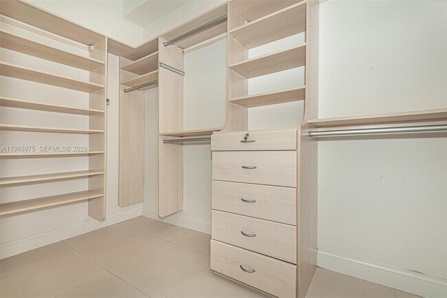 Building Photo - 20000 E Country Club Dr