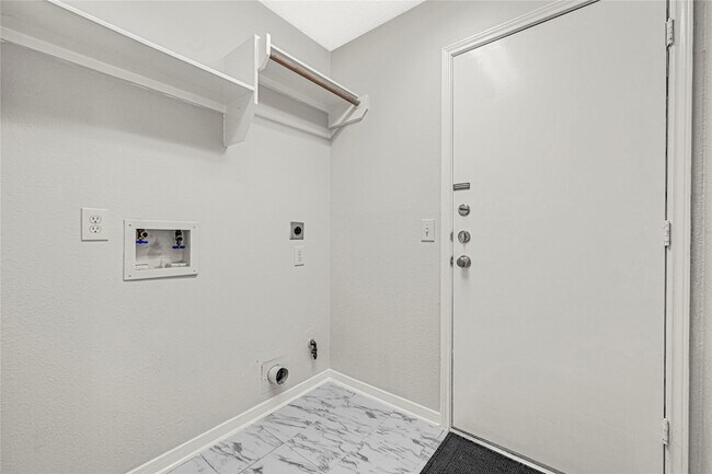 Building Photo - 7530 Broken Oak Ln