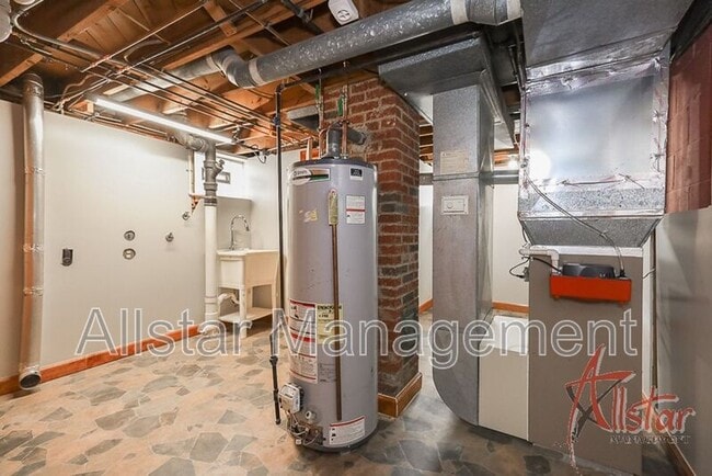 Building Photo - 9113 Outlook Dr