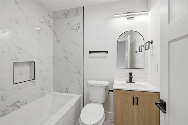 Building Photo - 1036 N Parker Ave