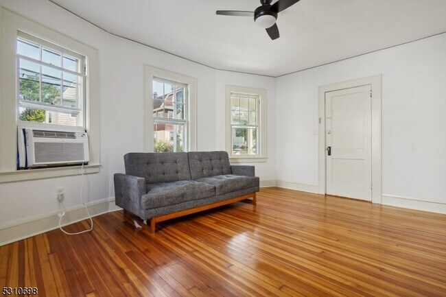 Building Photo - 17 Beekman St