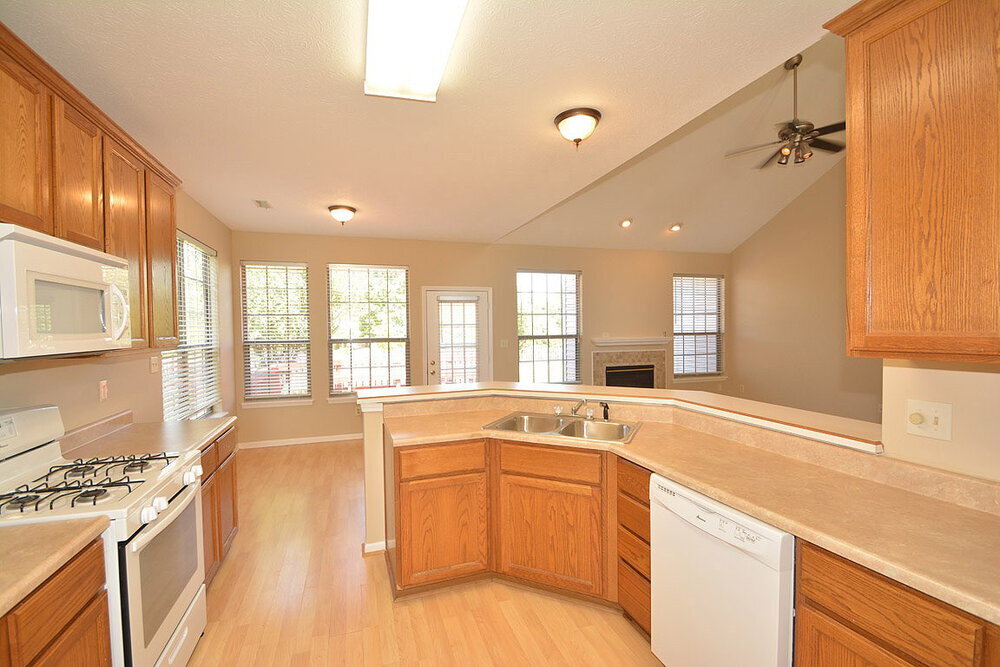 Building Photo - 10299 Lakeland Dr