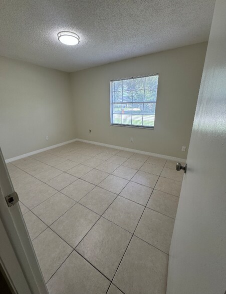 Building Photo - 1110 Outlook Dr