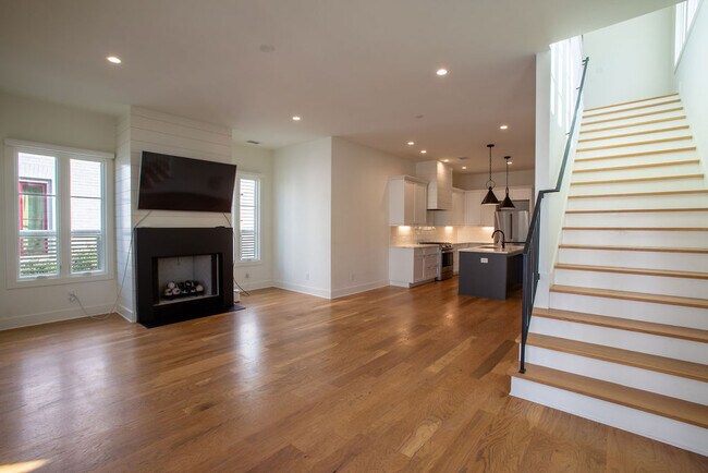 Building Photo - 130 2nd St