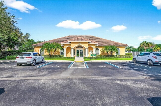 Building Photo - 520 N Valencia Cir SW