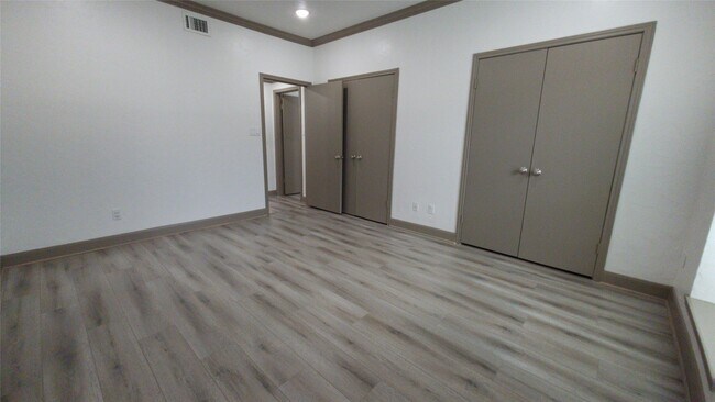 Building Photo - 2400 N Braeswood Blvd