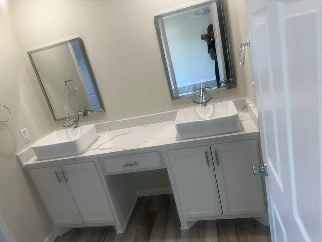 Building Photo - 2668 Bering Dr