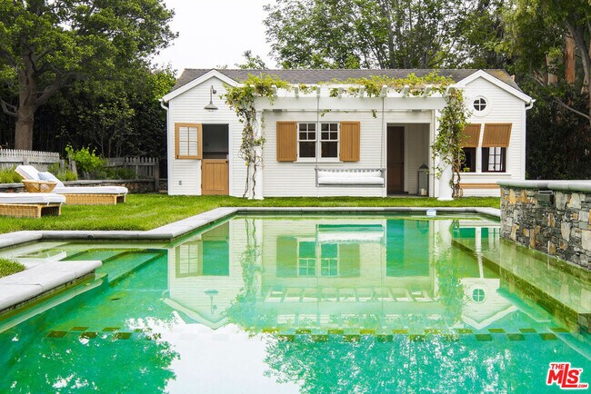 Building Photo - 6763 Zumirez Dr