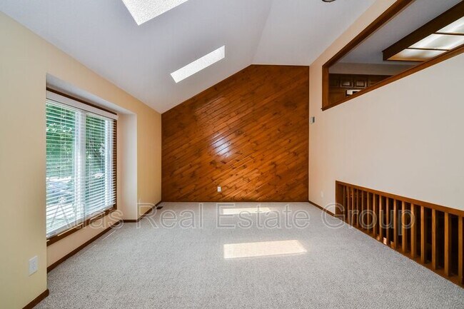 Building Photo - 322 NE Lincoln St