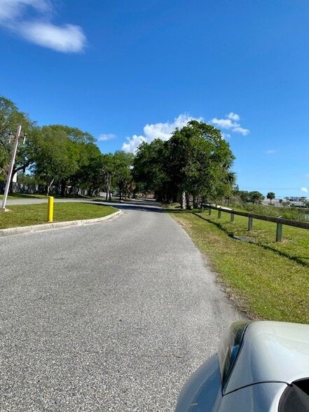 Building Photo - 420 Catamaran Dr