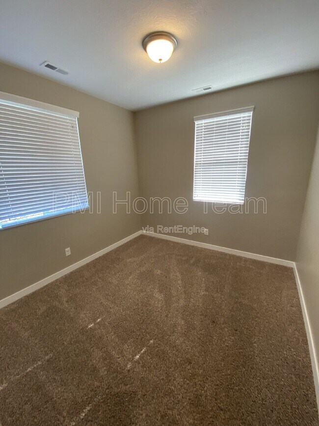 Building Photo - 972 Stonehaven Dr