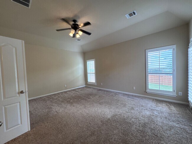 Building Photo - Gorgeous 4 BD | 3.5 BA | 2 CAR GARAGE Available in Sonoma Ranch Helotes! Move in Ready July 2026!