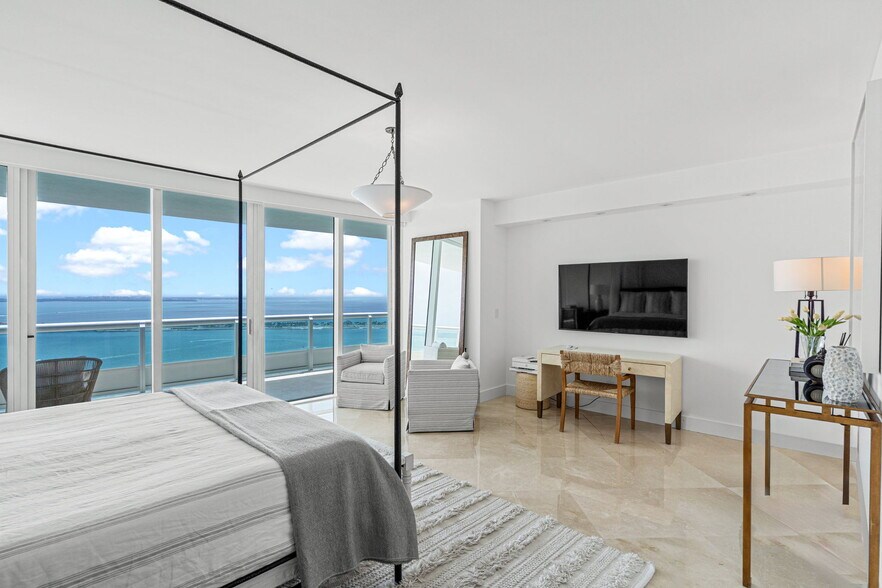 Building Photo - 1643 Brickell Ave