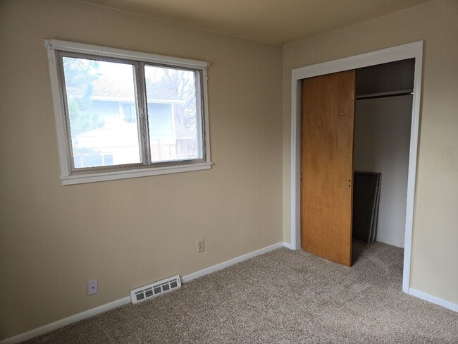 Building Photo - STUDENTS WELCOME! 5-Bedroom / 3-Bathroom Tri-Level Home Two Miles from CSU