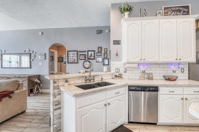 Building Photo - 506 Taskwood Dr