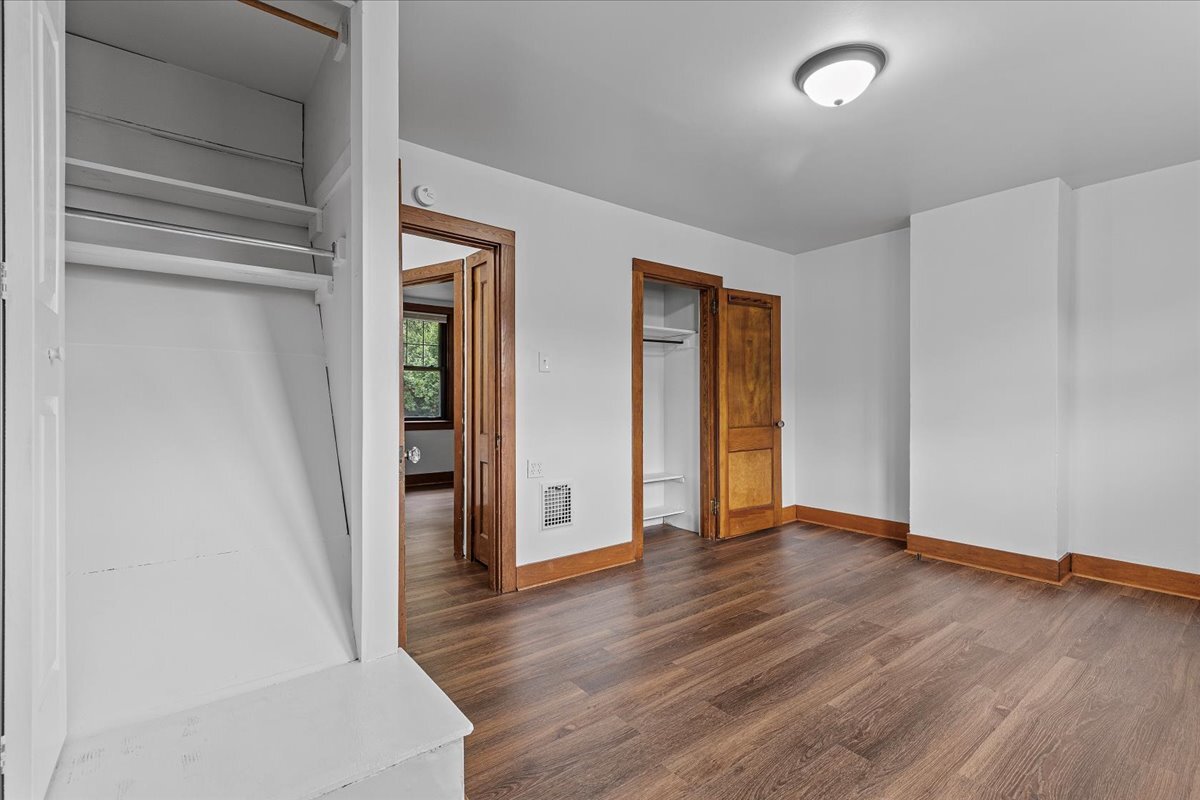 Building Photo - 3033 Brentwood Ave