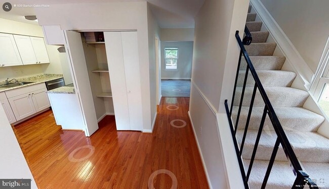 Building Photo - 939 Barton Oaks Pl
