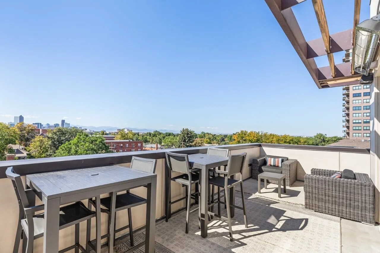 Building Photo - 2900 E 16th Ave