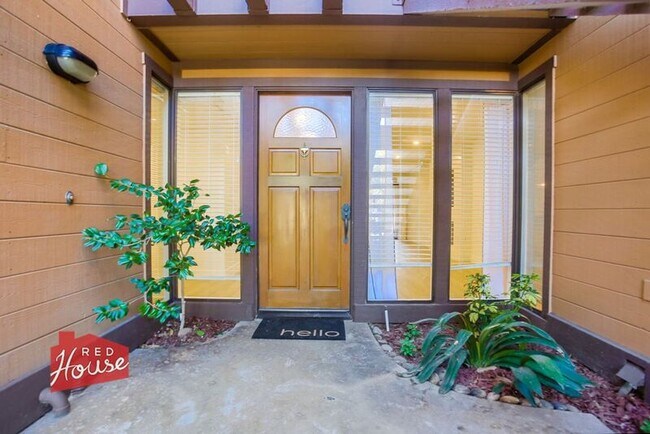 Building Photo - 4009 Canario St