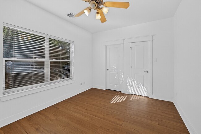 Building Photo - 205 Riley Ln