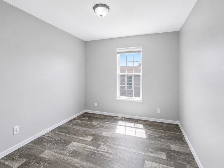 Building Photo - 4562 Iris Ln