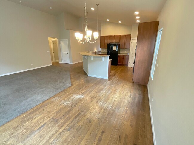 Building Photo - 4 Bedroom Home Available Near Woodmoor Dr ...