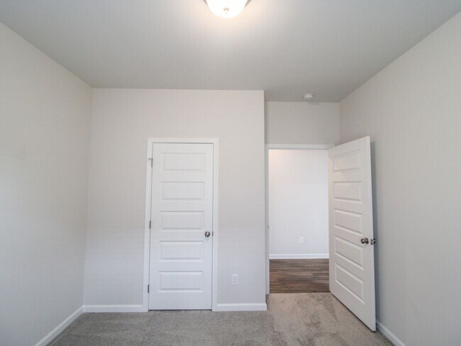 Building Photo - MOVE-IN Ready Home in New Market!