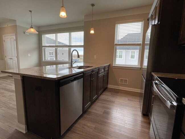 Building Photo - Shelby Township - 3 Bedroom, 2 Bath, End-Unit condo style w/Att Garage