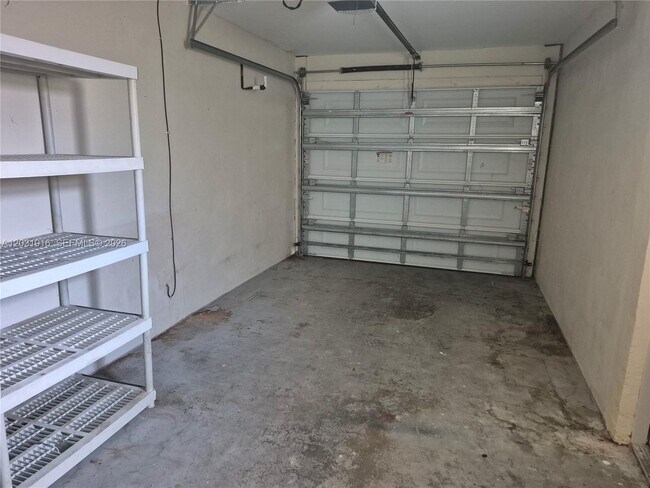 Building Photo - 1401 SW 32nd Ct