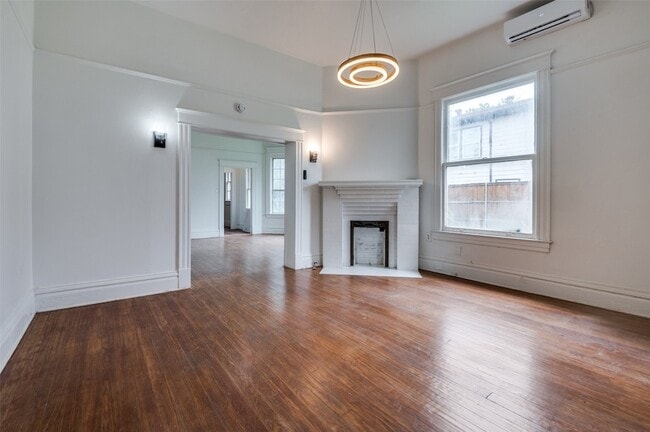 Building Photo - 612 W 9th St