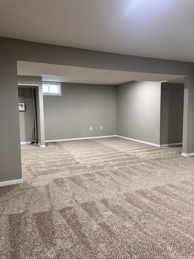 Building Photo - 602 Sara St