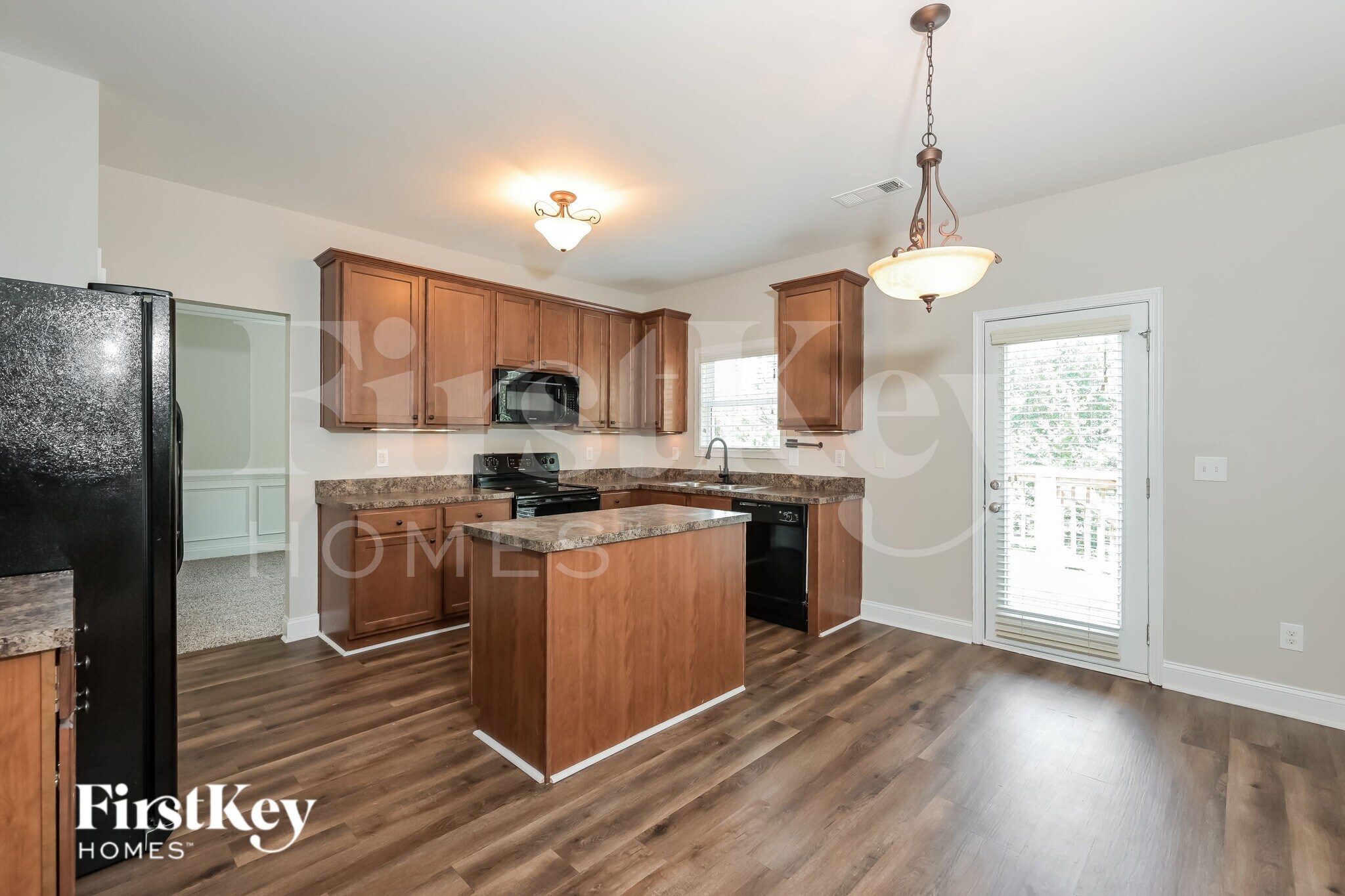Building Photo - 6275 Cove Creek Dr