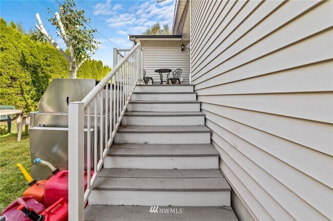 Building Photo - 822 Lincoln St